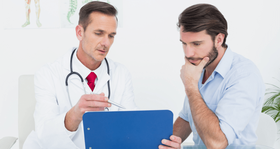 il medico prescrive farmaci per la prostatite